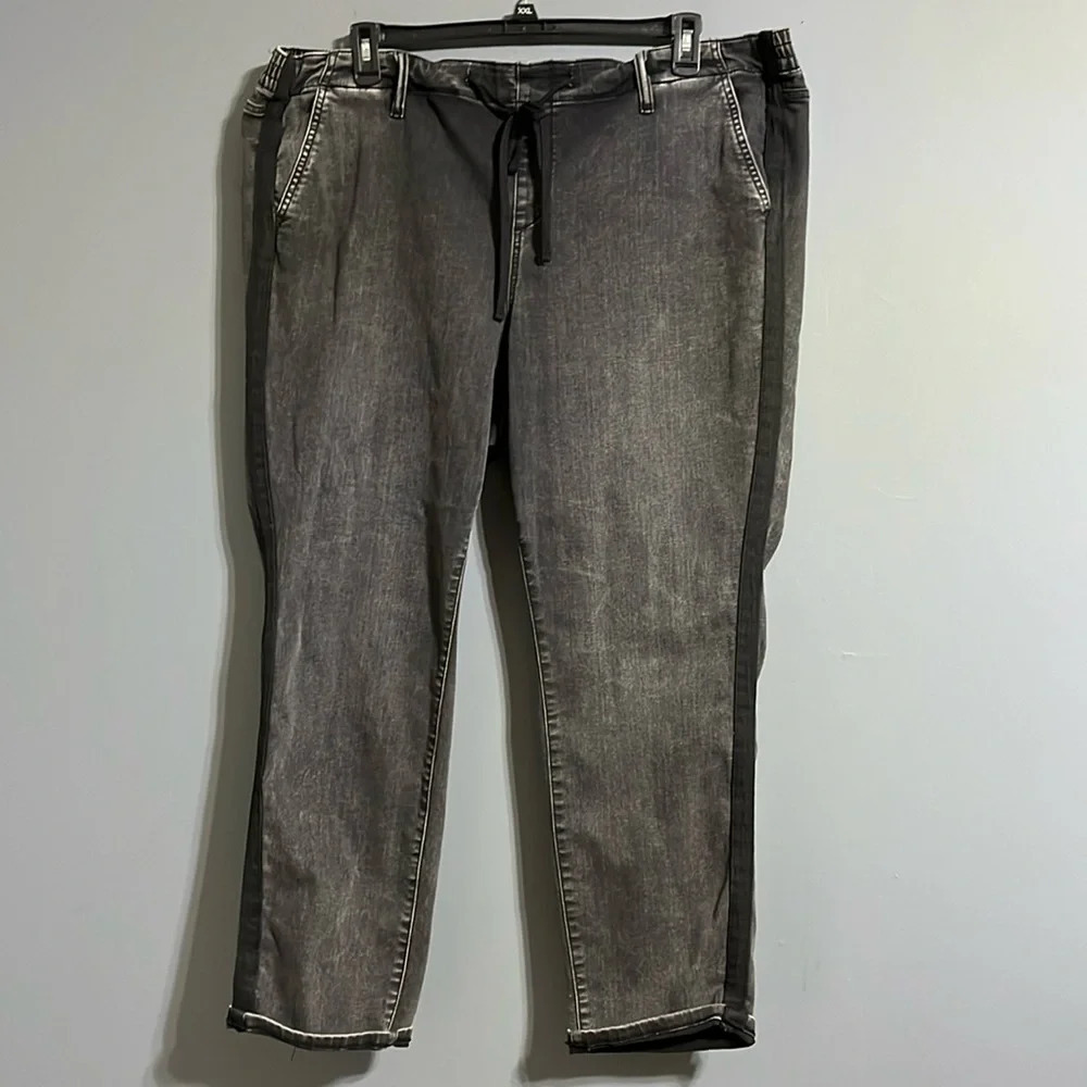 Torrid black denim jogger size 3 (24-26)